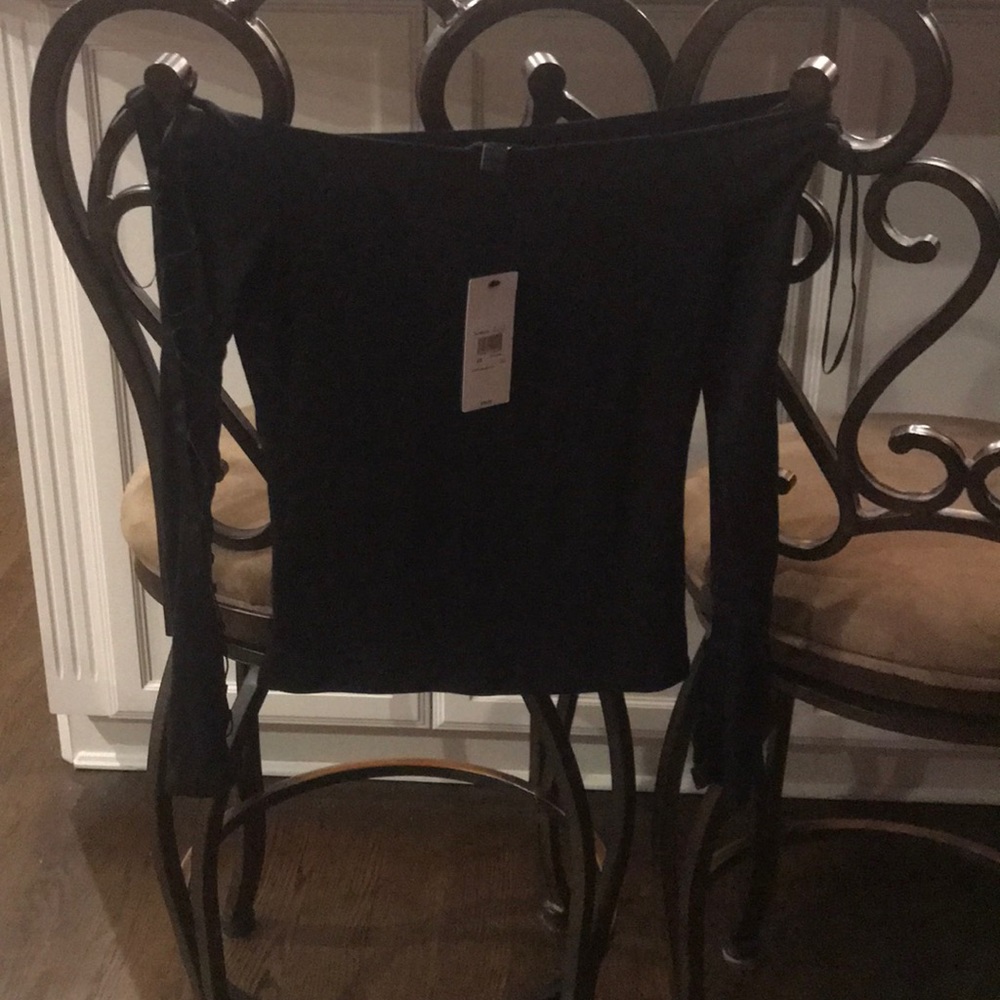 Woman’s brand new guess shirt